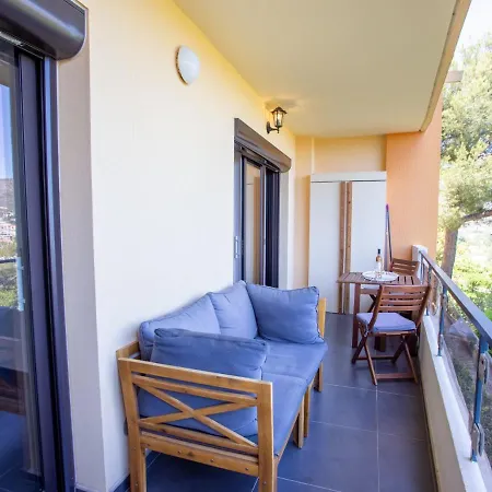 Un Autre Jour Ensoleille By Interhome Apartment