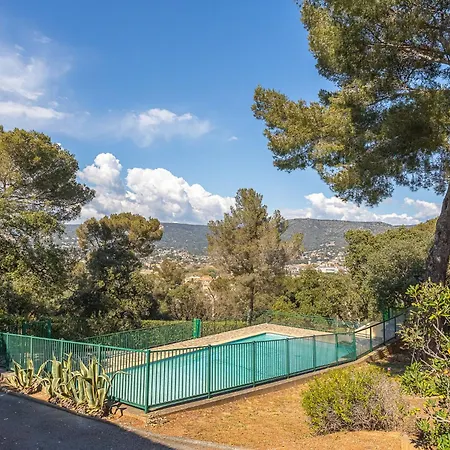 Un Autre Jour Ensoleille By Interhome